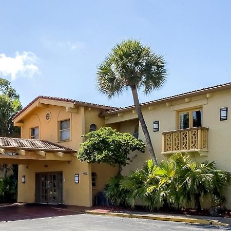 Red Roof Inn Tampa Bay - Сейнт Питърсбърг Екстериор снимка