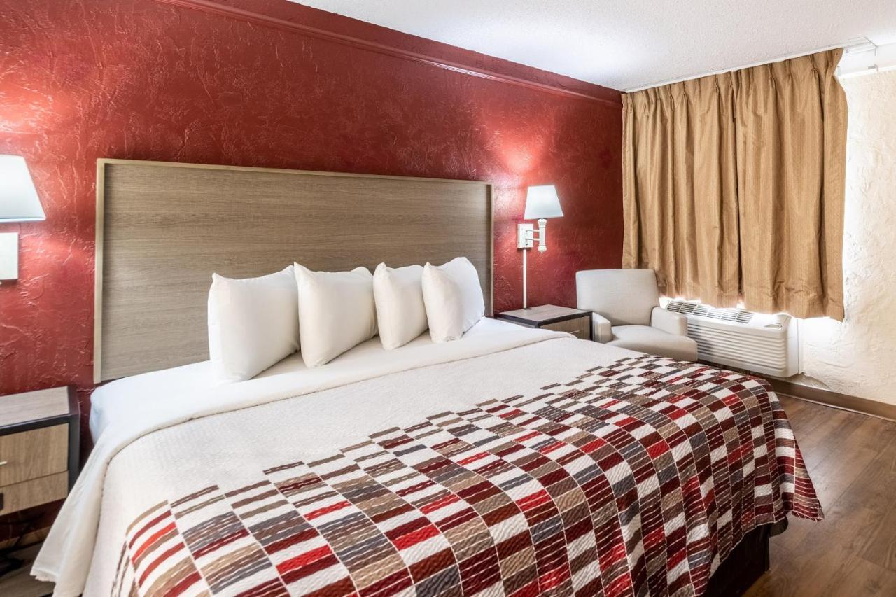 Red Roof Inn Tampa Bay - Сейнт Питърсбърг Екстериор снимка