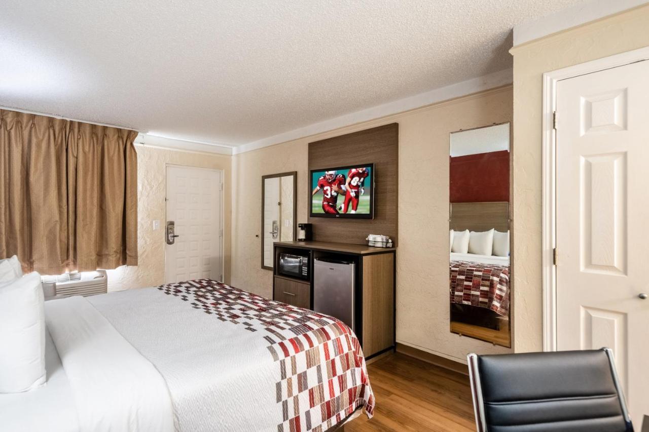 Red Roof Inn Tampa Bay - Сейнт Питърсбърг Екстериор снимка