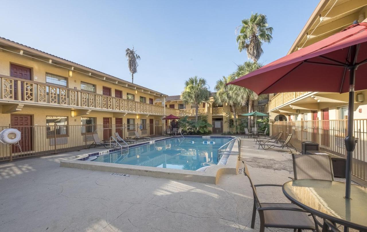 Red Roof Inn Tampa Bay - Сейнт Питърсбърг Екстериор снимка