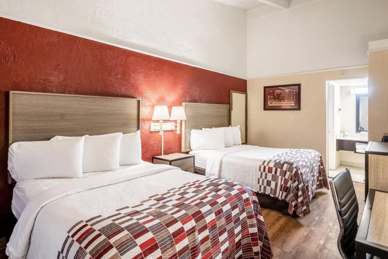 Red Roof Inn Tampa Bay - Сейнт Питърсбърг Екстериор снимка