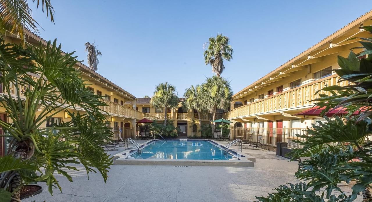 Red Roof Inn Tampa Bay - Сейнт Питърсбърг Екстериор снимка