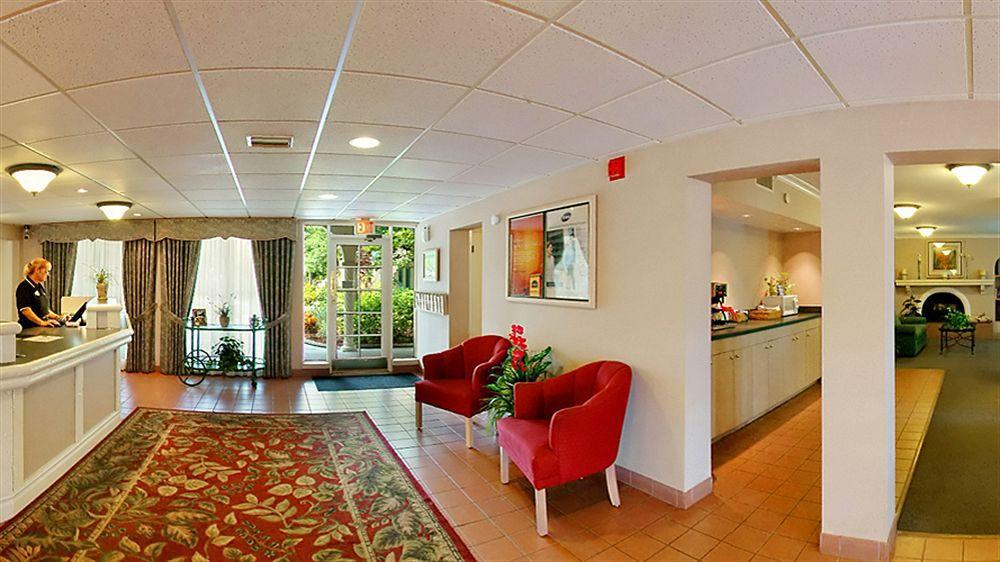 Red Roof Inn Tampa Bay - Сейнт Питърсбърг Екстериор снимка