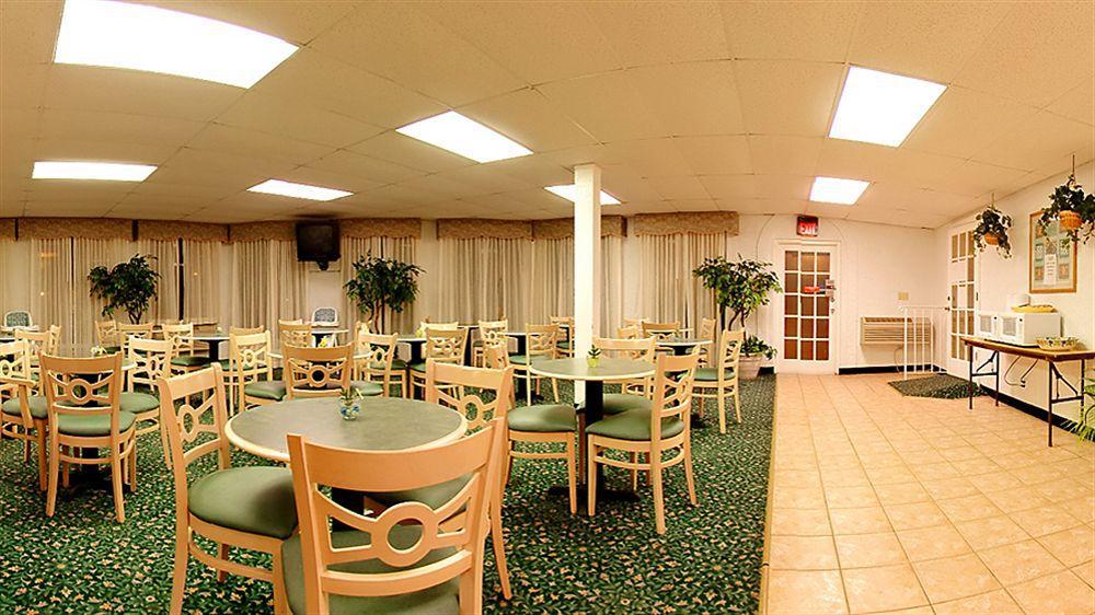 Red Roof Inn Tampa Bay - Сейнт Питърсбърг Екстериор снимка
