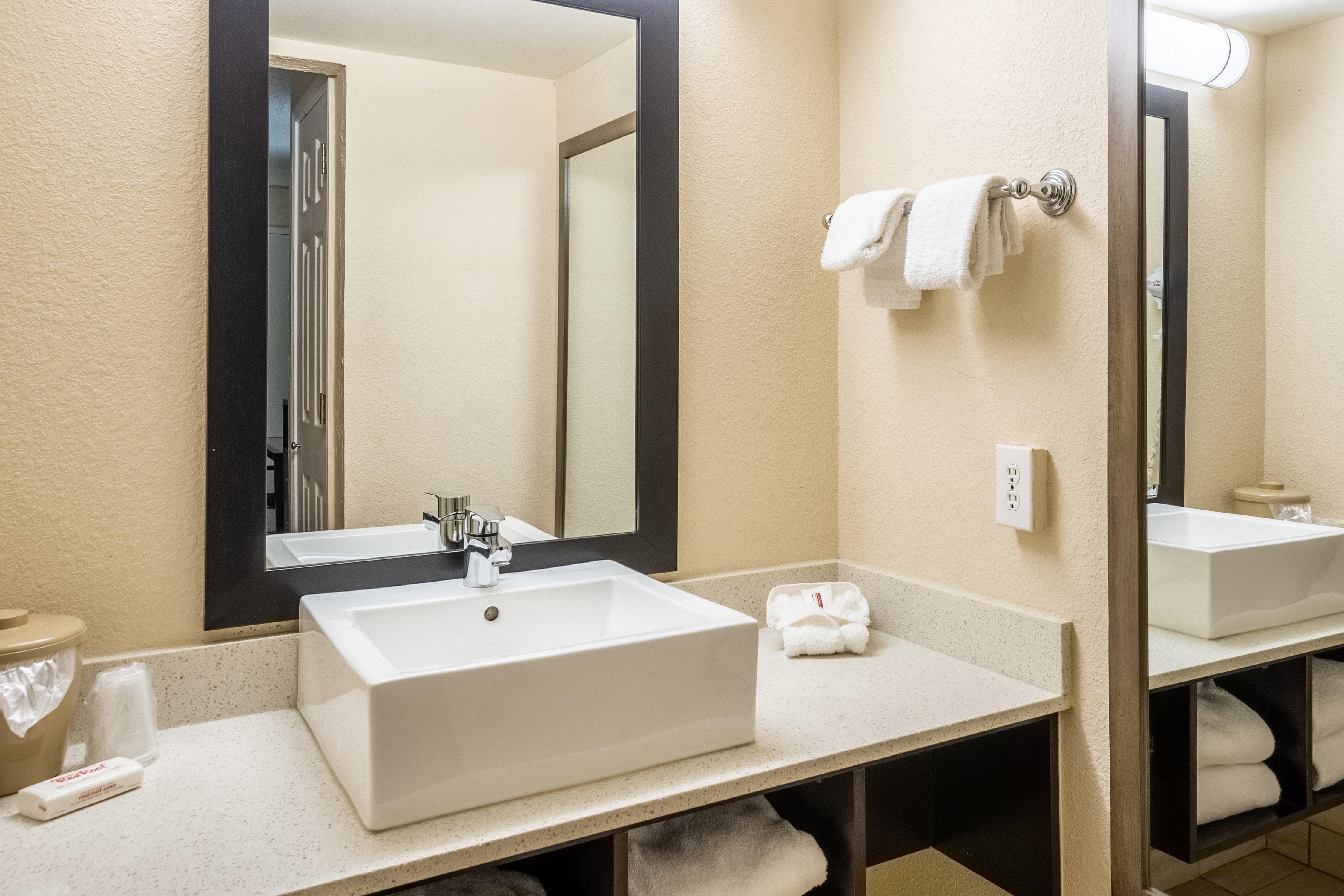 Red Roof Inn Tampa Bay - Сейнт Питърсбърг Екстериор снимка