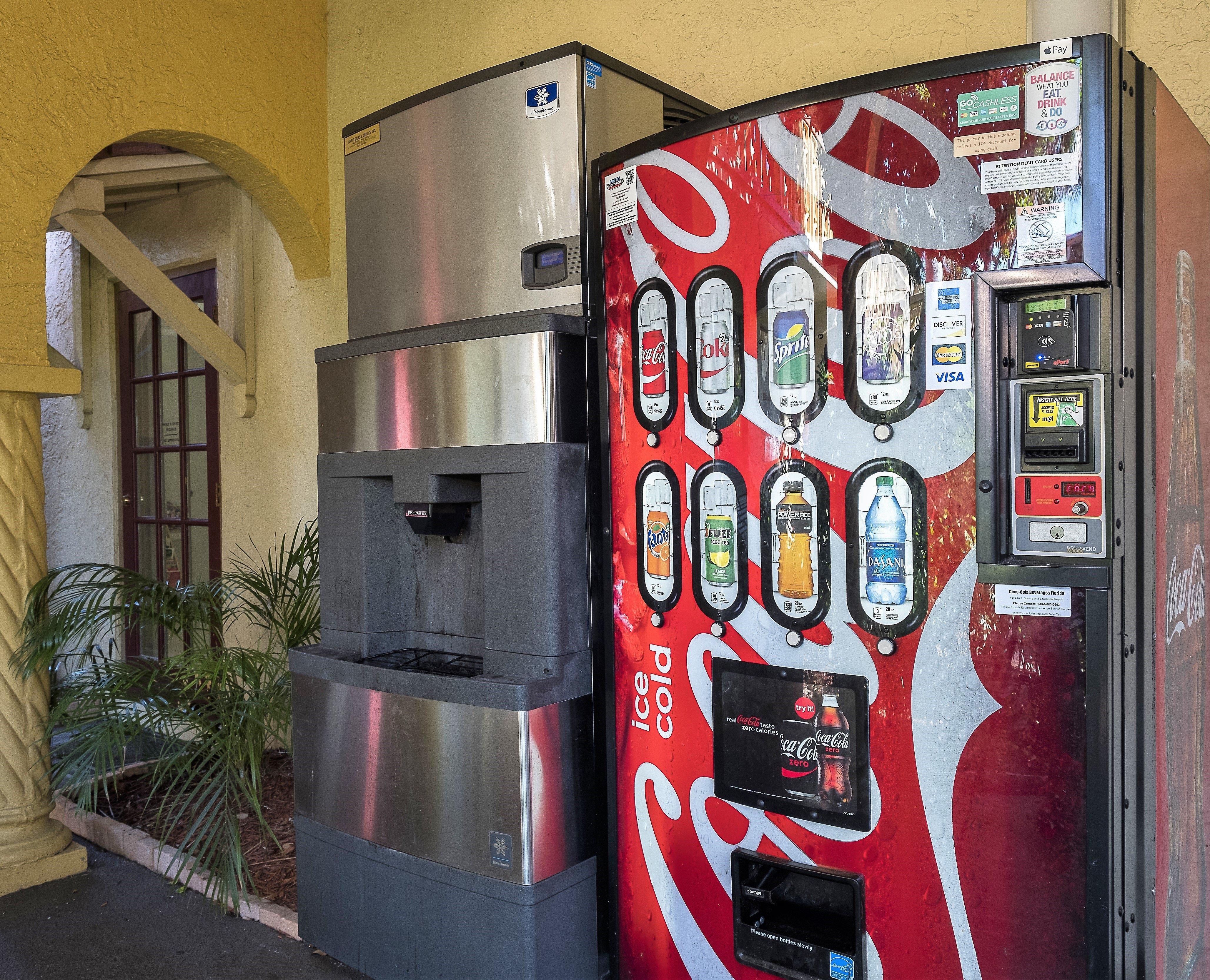 Red Roof Inn Tampa Bay - Сейнт Питърсбърг Екстериор снимка