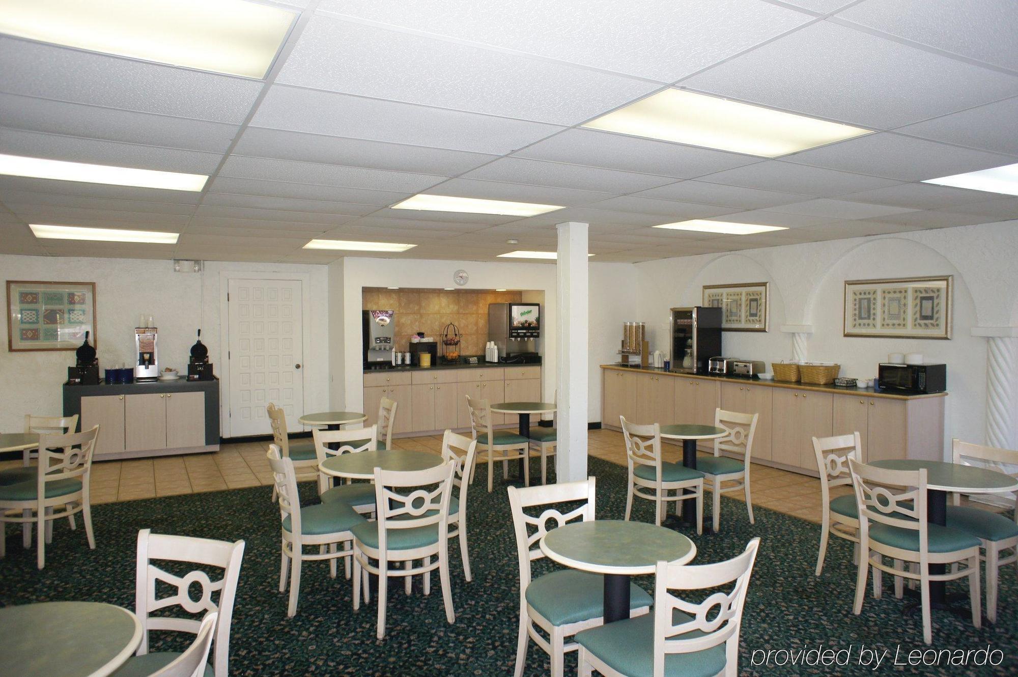 Red Roof Inn Tampa Bay - Сейнт Питърсбърг Екстериор снимка