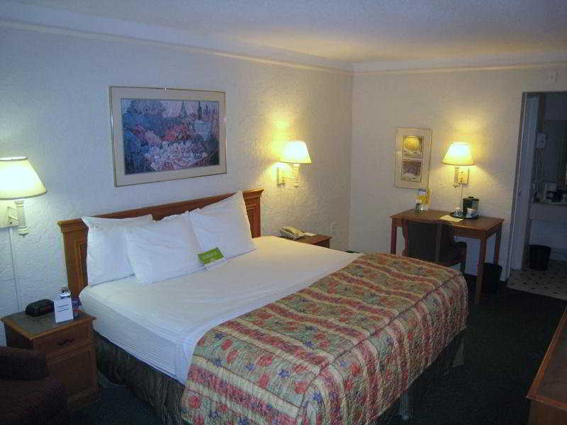 Red Roof Inn Tampa Bay - Сейнт Питърсбърг Екстериор снимка