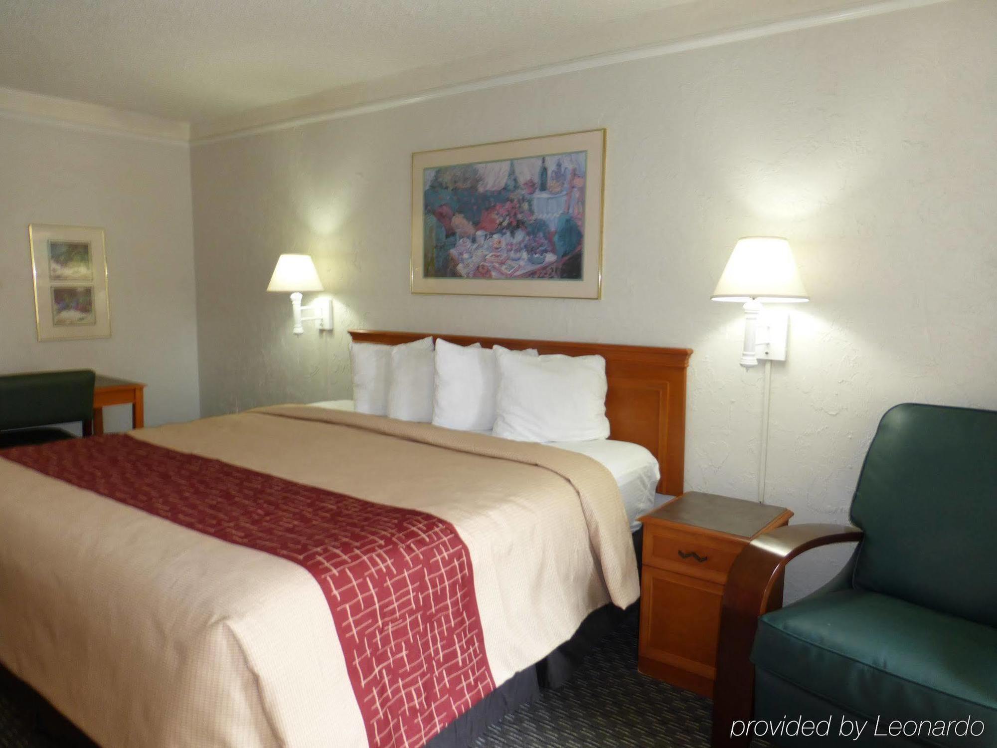 Red Roof Inn Tampa Bay - Сейнт Питърсбърг Екстериор снимка
